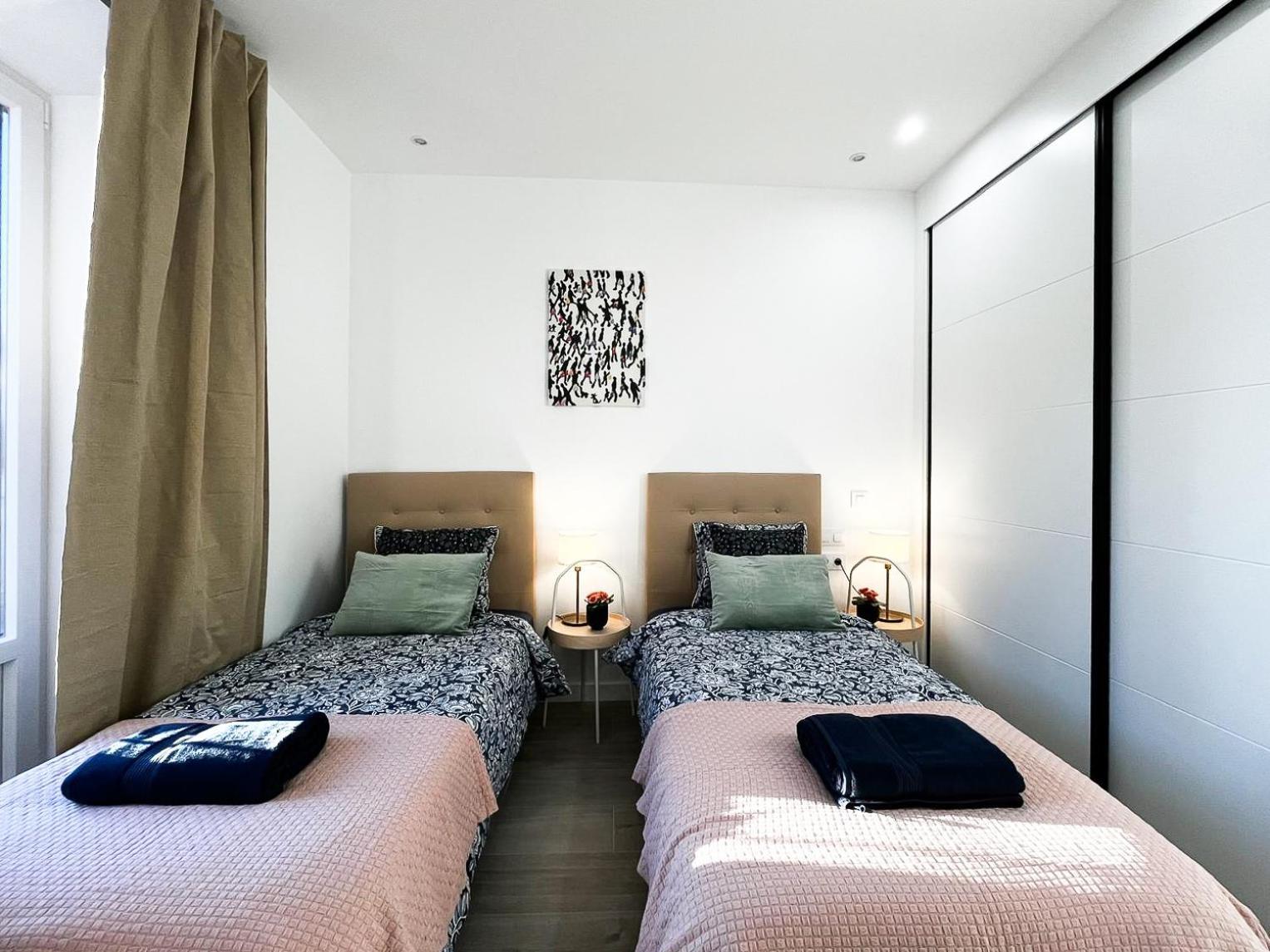 Madrid Private Rooms - Ferrer Екстериор снимка