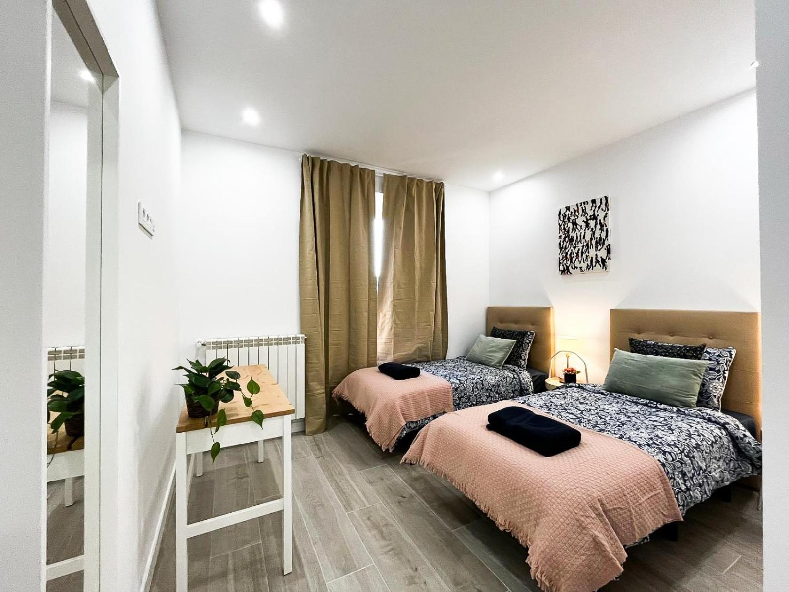 Madrid Private Rooms - Ferrer Екстериор снимка