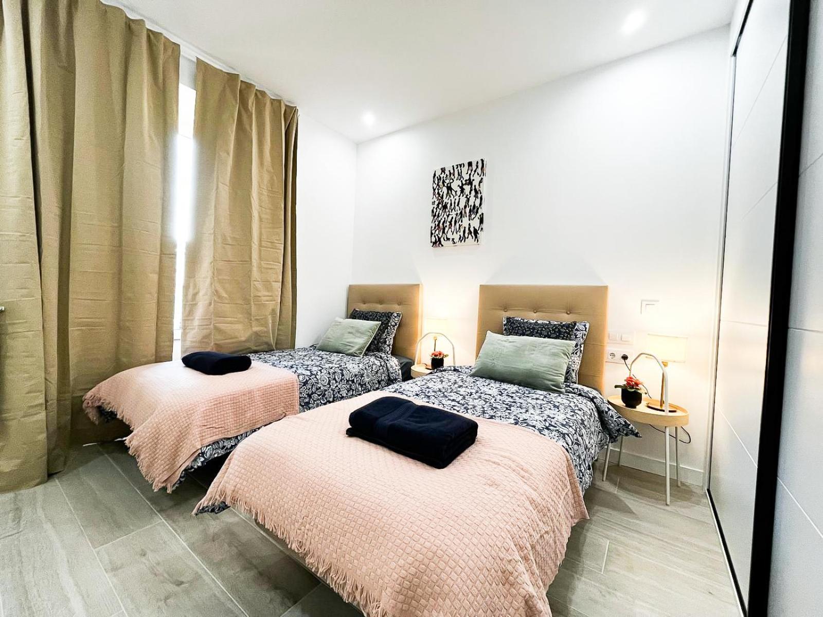 Madrid Private Rooms - Ferrer Екстериор снимка
